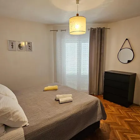 아파트 Lidija 로파르