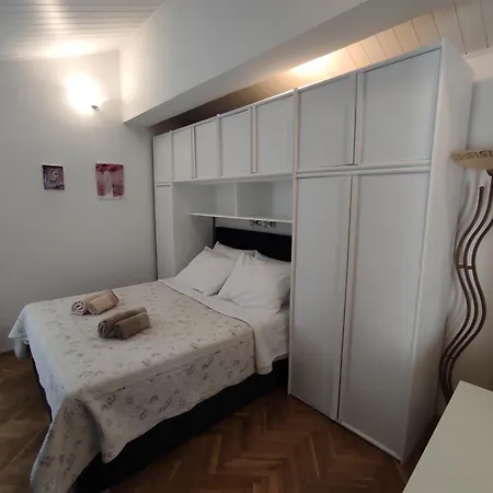Lidija Apartament *