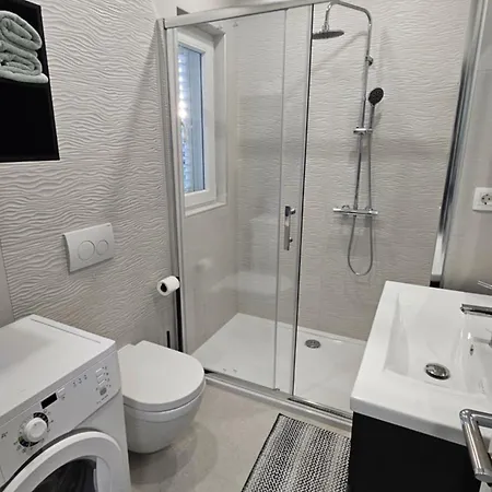 Lidija Apartman *