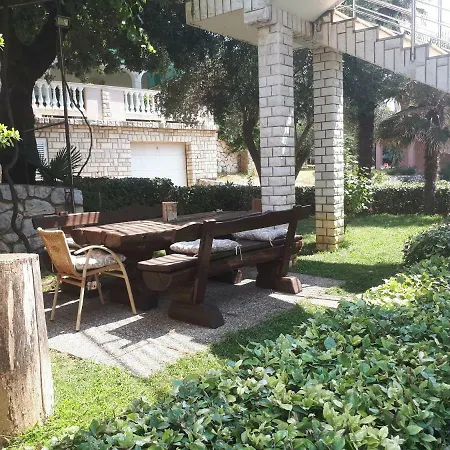 Lidija Apartman Lopar